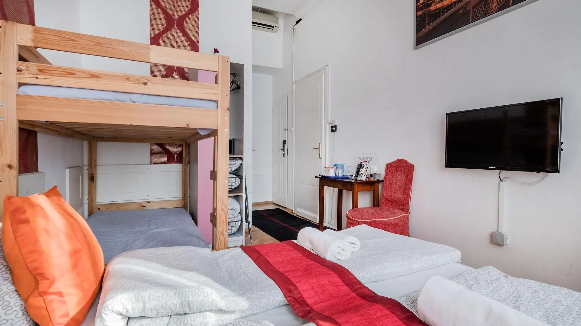 Europa Centerpoint Guesthouse Budapest 0*,