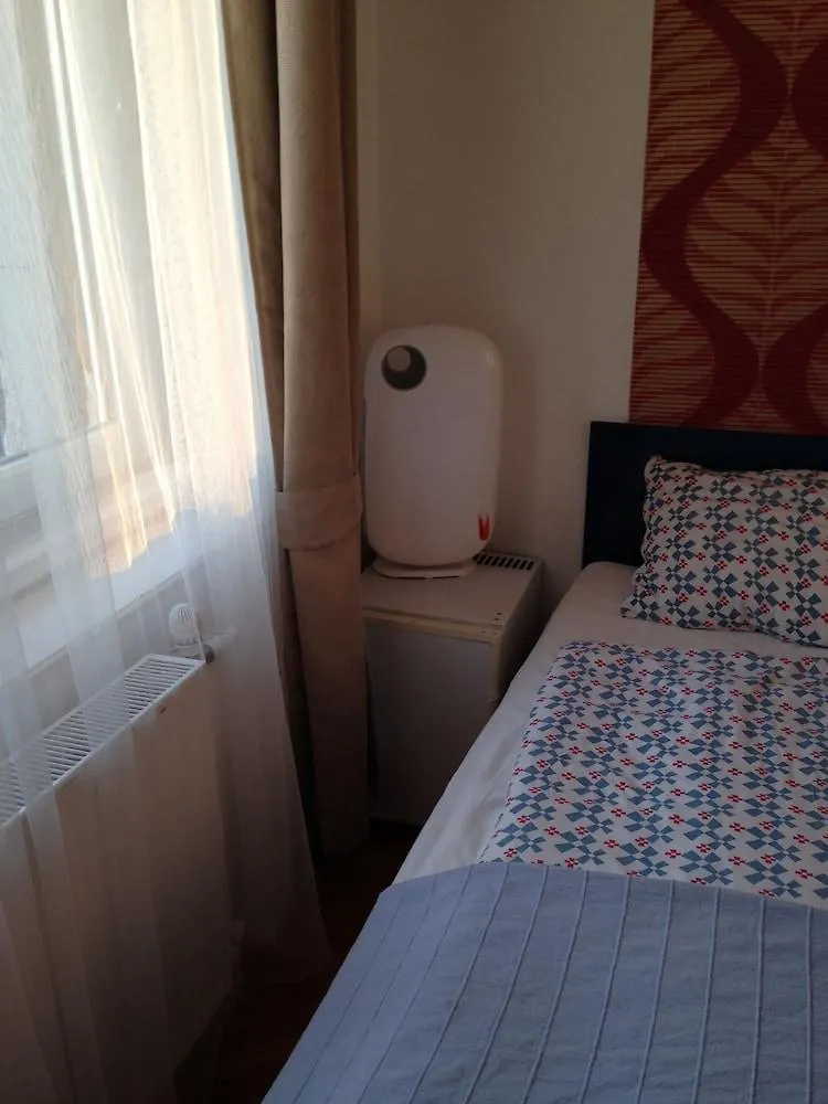 Europa Centerpoint Guesthouse Budapest 0*,